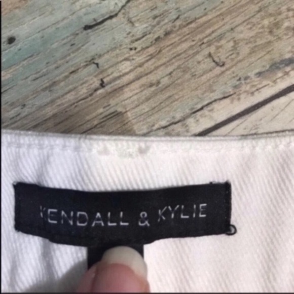 NWT Kendall & Kylie White Denim Shorts - Picture 2 of 3